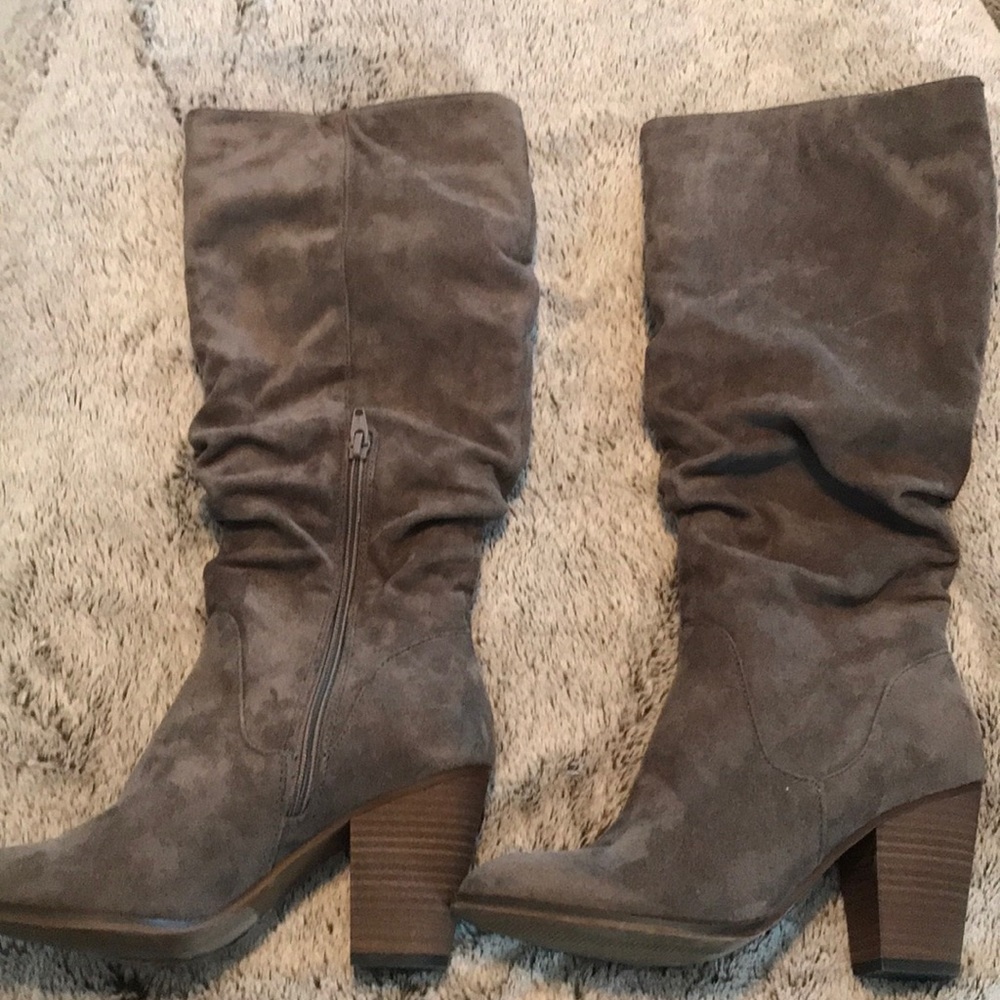 Women’s size 7 tall brown suede boots